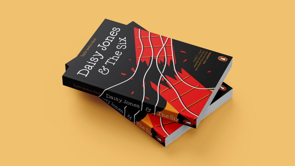 Mockup de dos ejemplares del libro 'Daisy Jones & The Six' de Taylor Jenkins Reid, mostrando el diseño de portada con una ilustración de cuerdas de guitarra rojas sobre fondo negro.