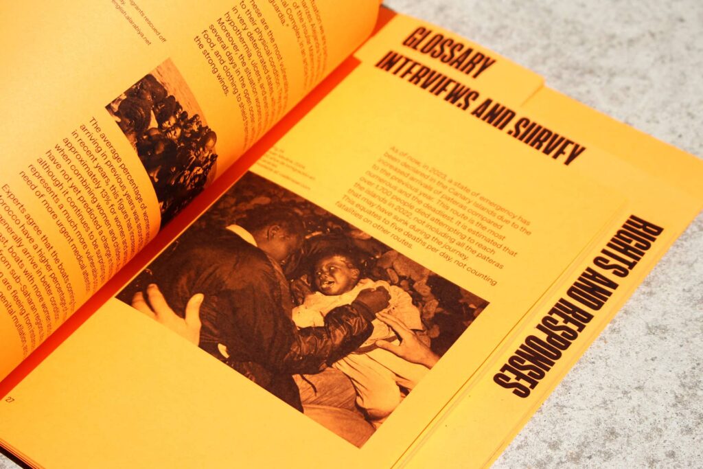 Página del libro de investigación de 'The Spanish Dream' con una fotografía en duotono naranja de varias personas en una situación precaria, junto a columnas de texto y el titular 'Derechos y Respuestas'.